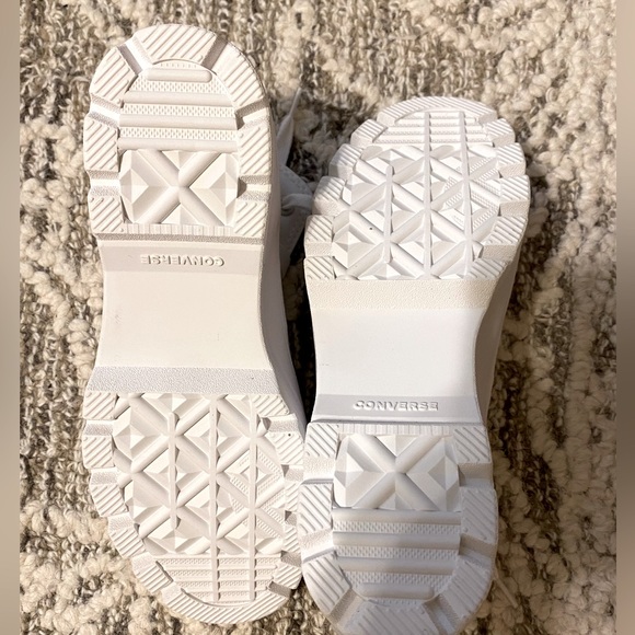 NEW Converse Women's Chuck Taylor All Star Lugged Hi Sneakers - Picture 7 of 7